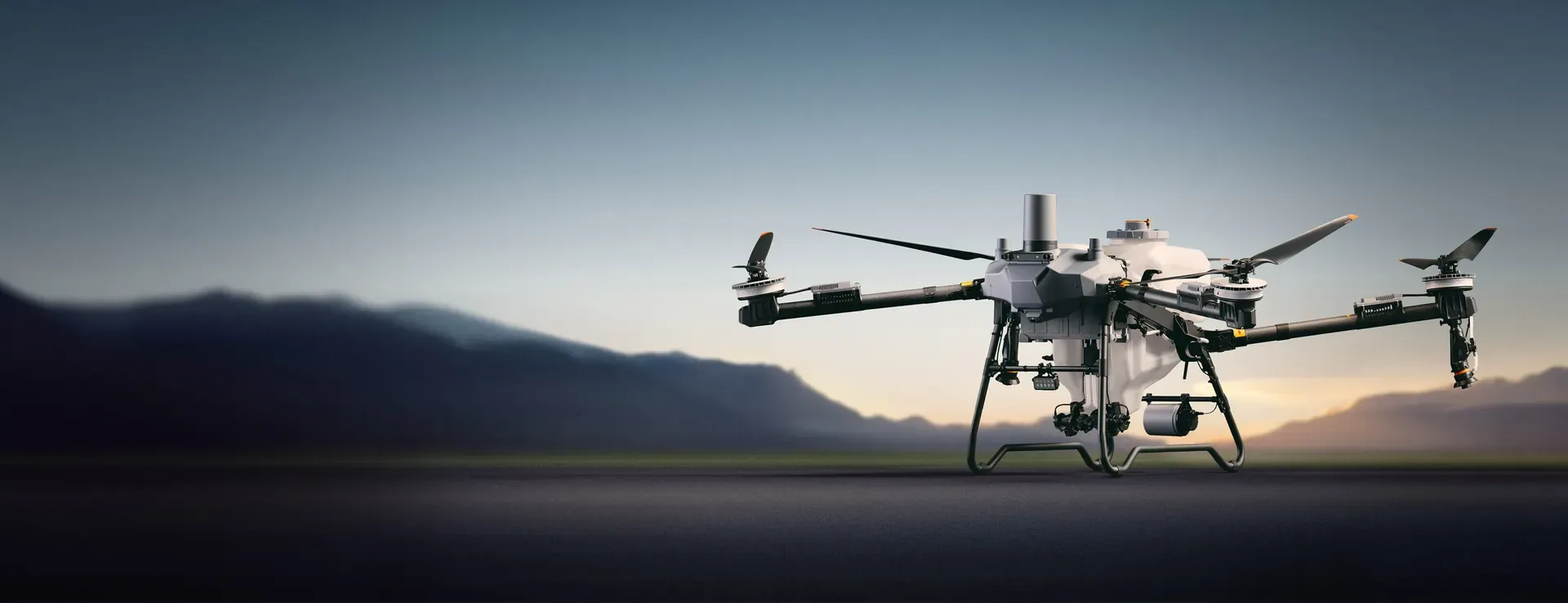 Drone agrícola DJI Agras T70P em voo sobre a lavoura
